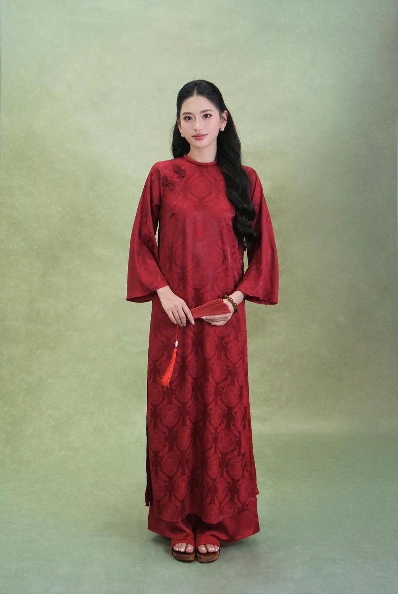 ảnh gái xinh mặc áo dài đỏ