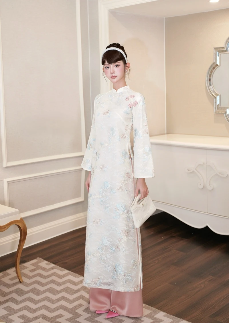 ảnh gái xinh mặc áo dài trắng buổi sáng