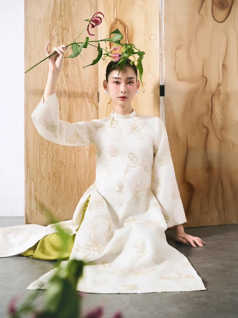 ảnh gái xinh mặc áo dài trắng dáng ngồi đẹp