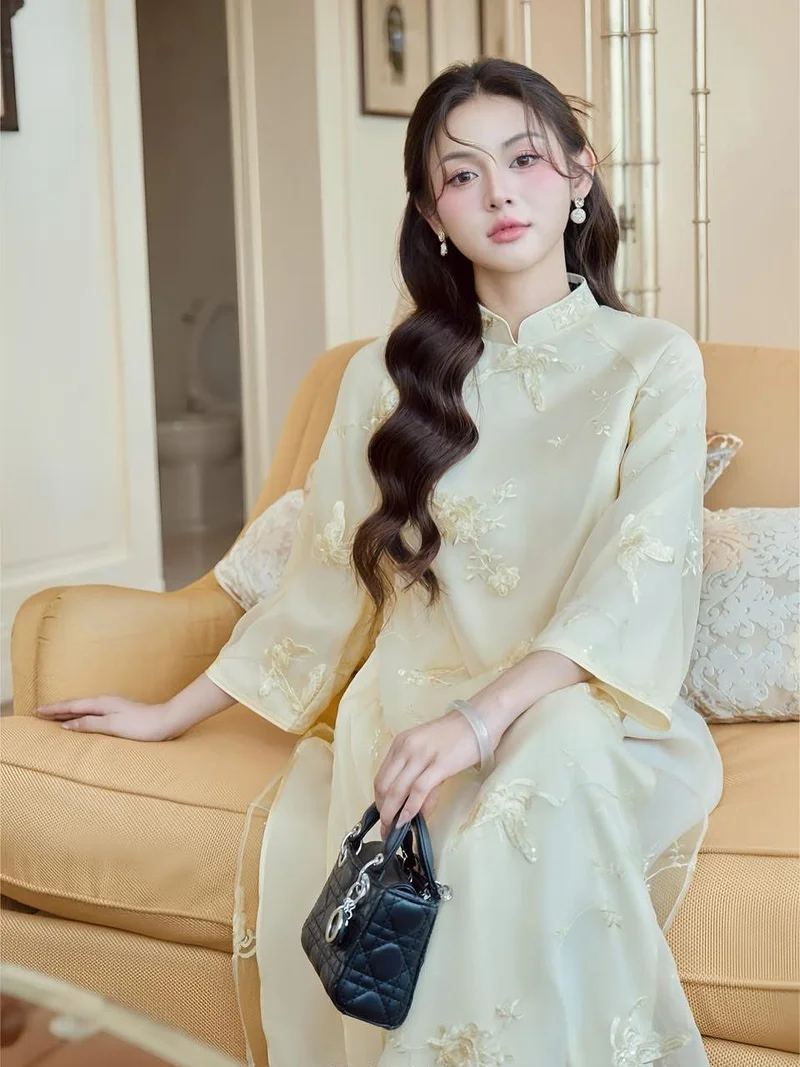 ảnh gái xinh mặc áo dài trắng dịu mắt