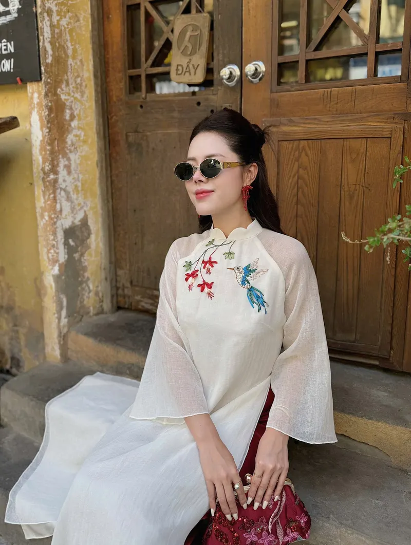 ảnh gái xinh mặc áo dài trắng dịu nhẹ