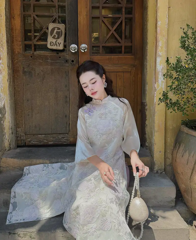 ảnh gái xinh mặc áo dài trắng duyên dáng