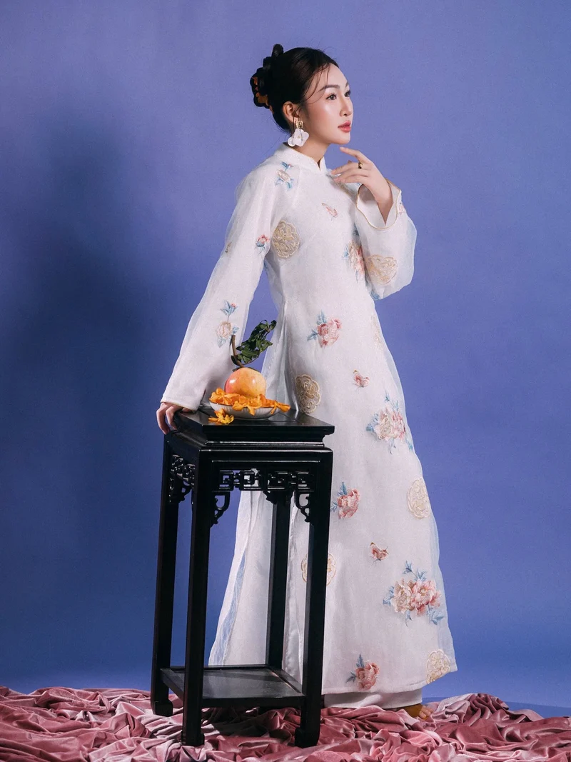 ảnh gái xinh mặc áo dài trắng e ấp