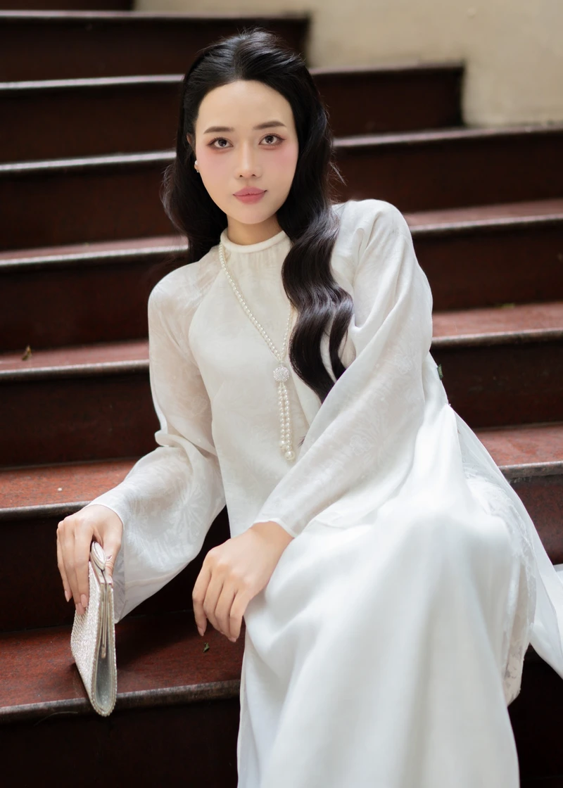 ảnh gái xinh mặc áo dài trắng nhẹ nhàng
