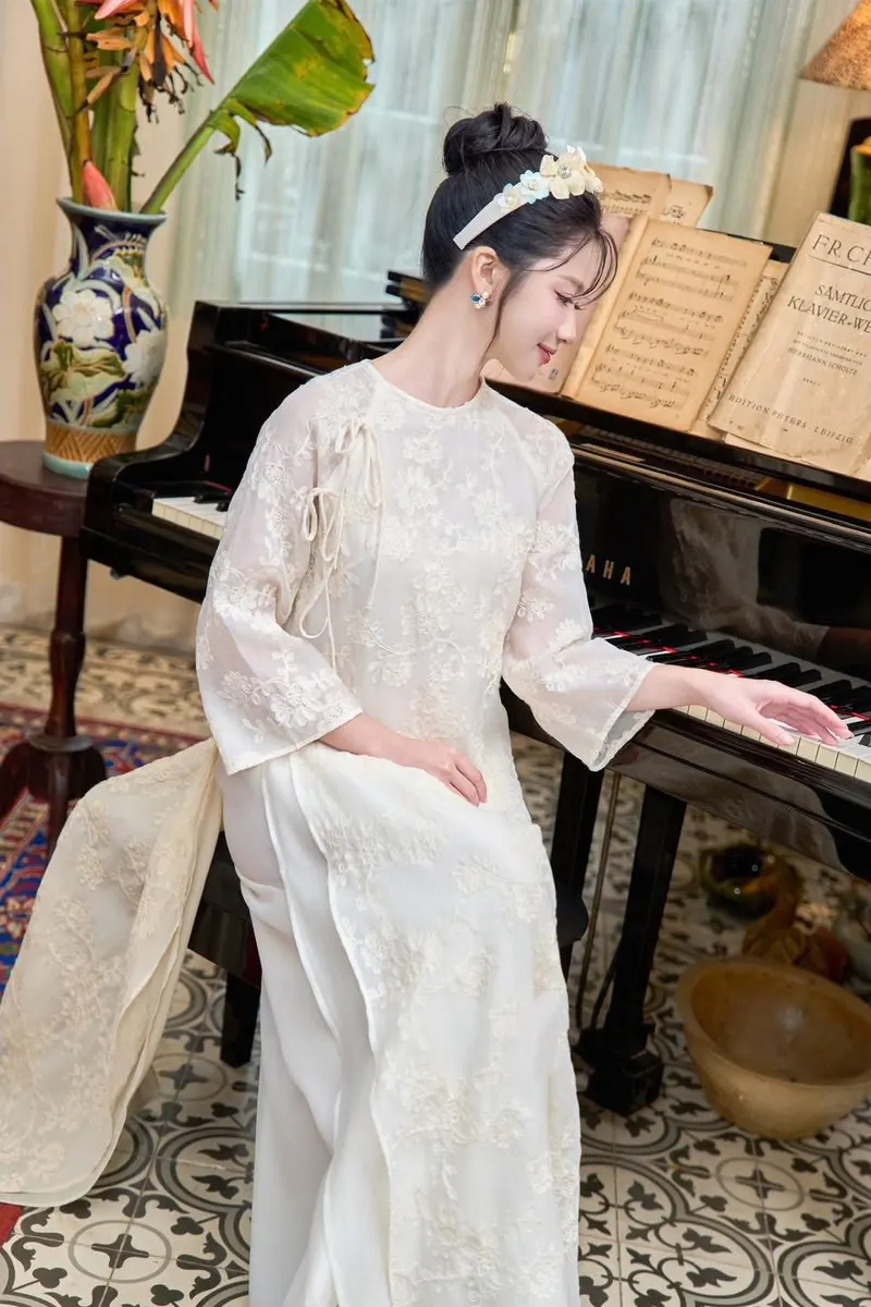 ảnh gái xinh mặc áo dài trắng thướt tha