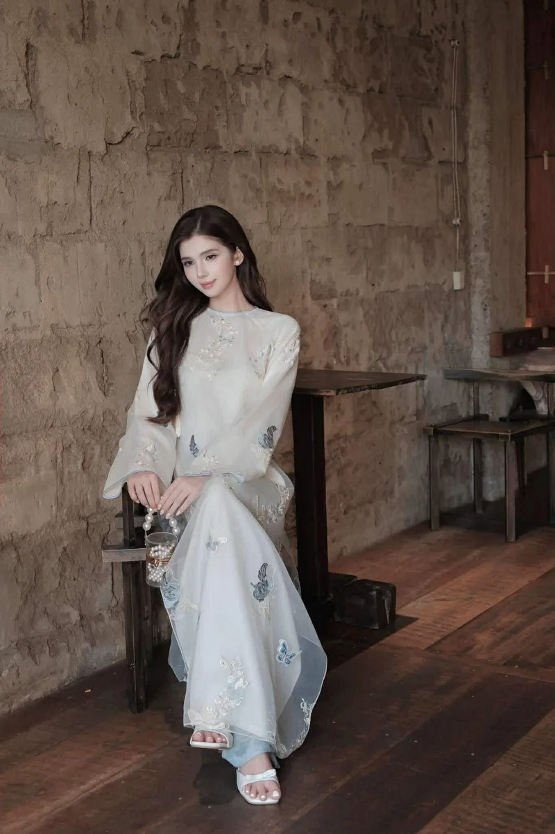 ảnh gái xinh mặc áo dài trắng tinh khôi