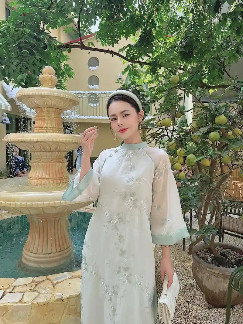 ảnh gái xinh mặc áo dài trắng trong sáng