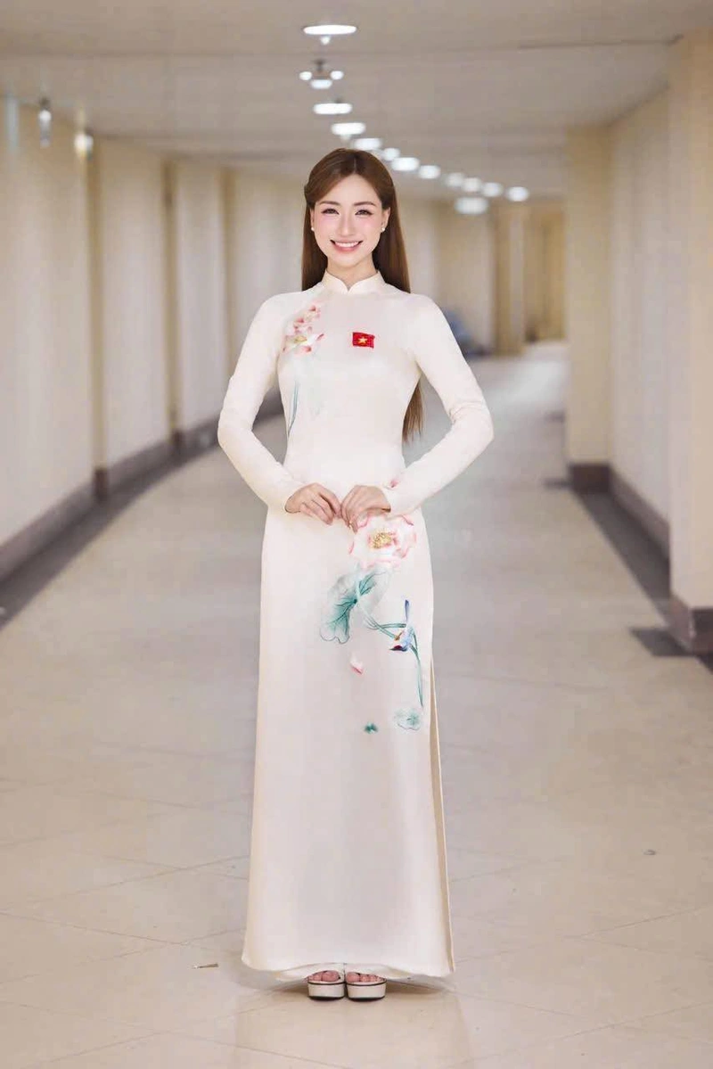 cô gái mặc áo dài trắng đẹp