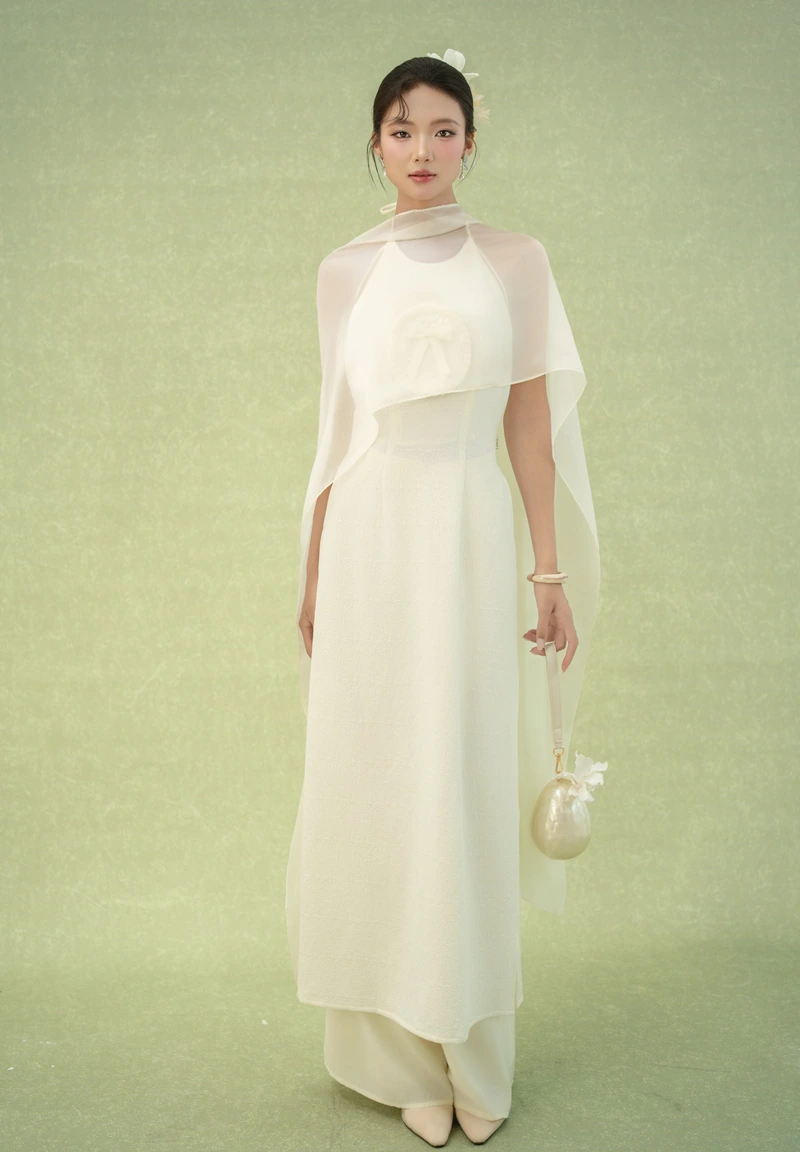 cô gái mặc áo dài trắng