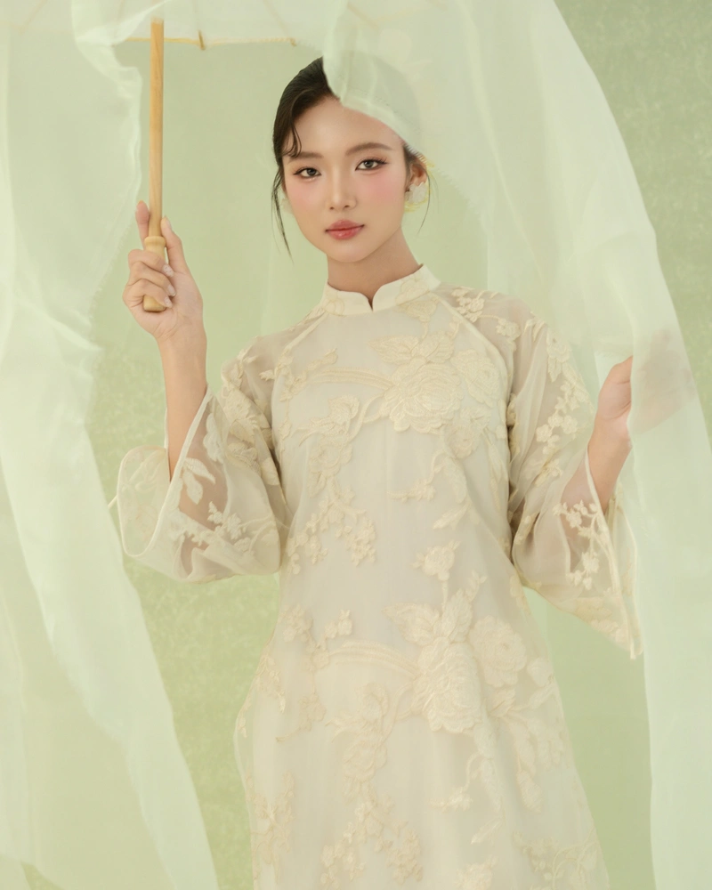 con gái mặc áo dài trắng