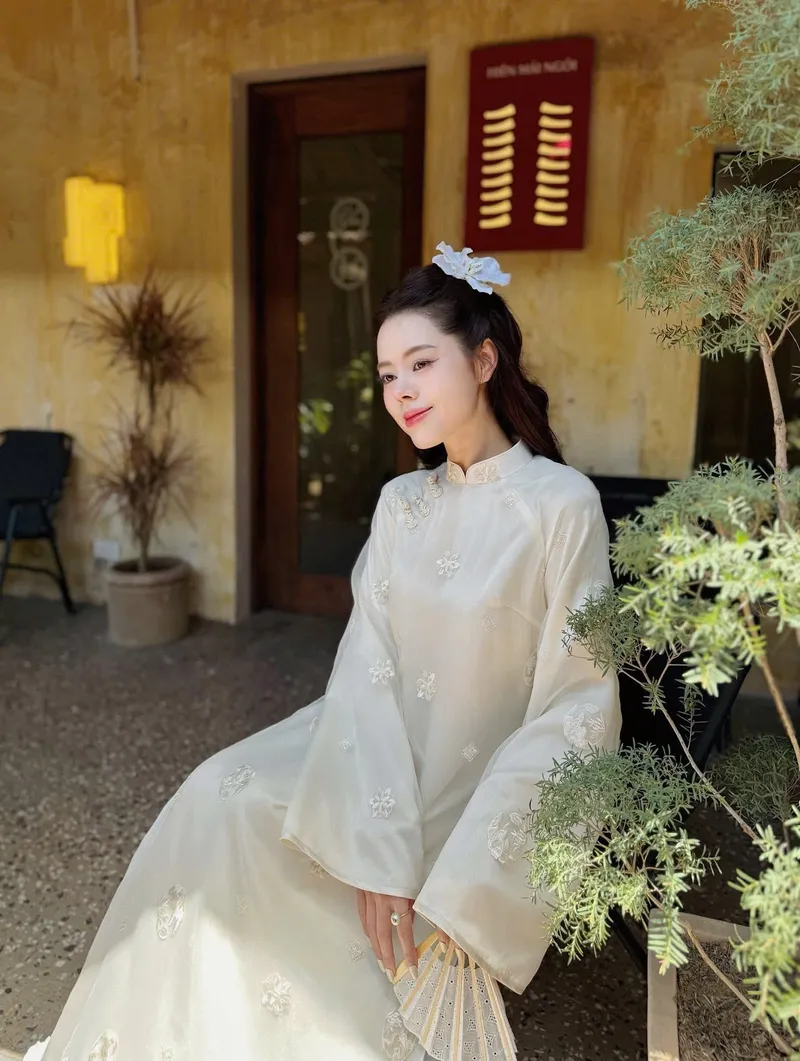 gái mặc áo dài trắng