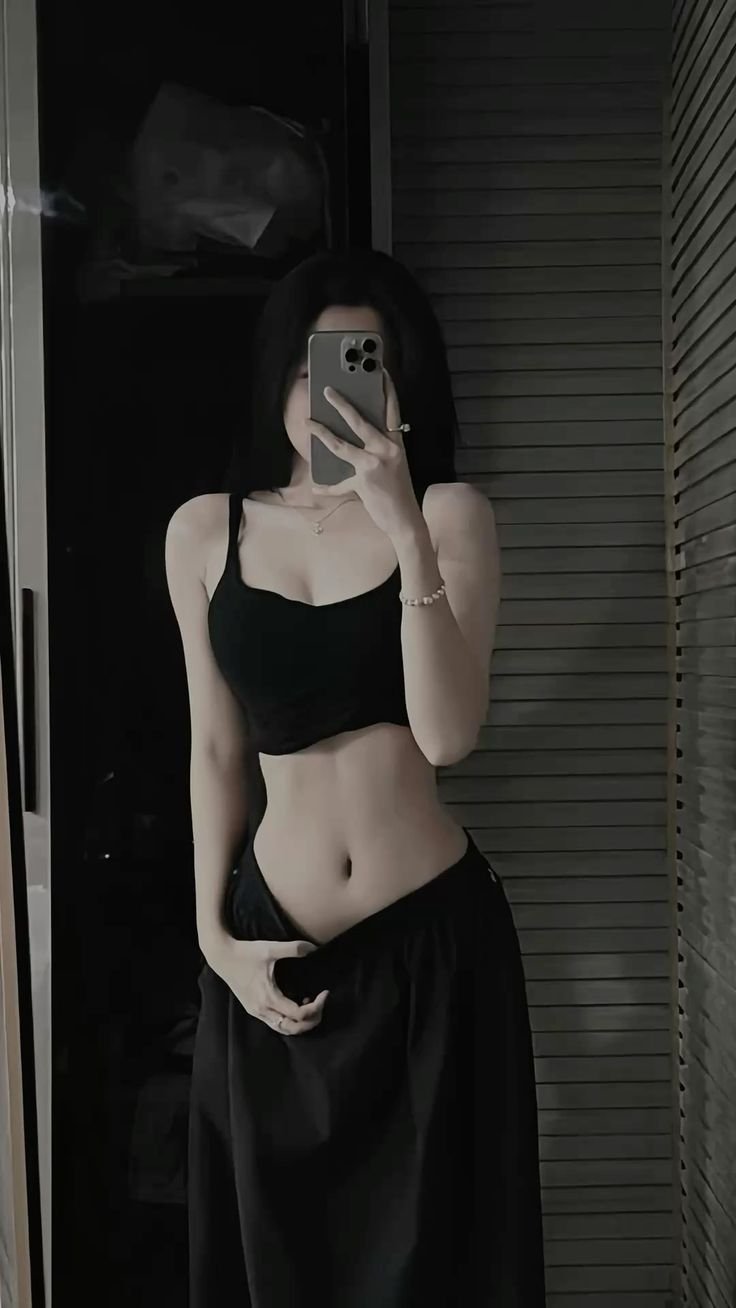 gái xinh che mặt duyên dáng