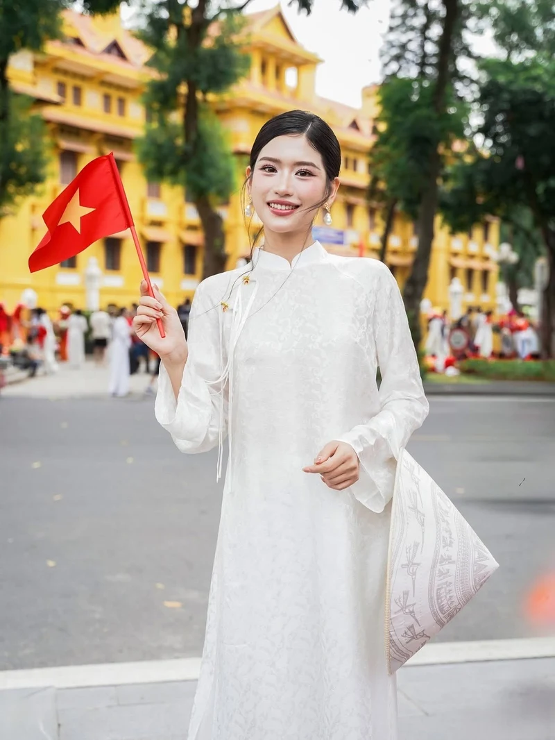 gái xinh mặc áo dài trắng học sinh