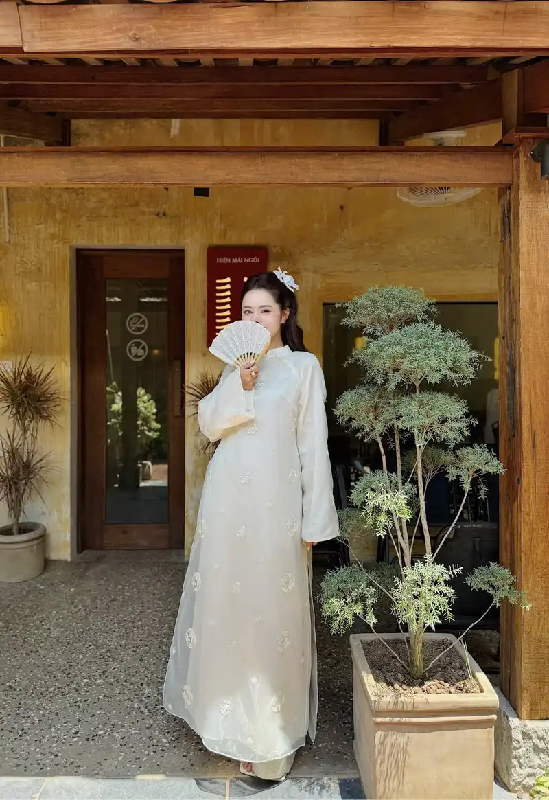 gái xinh mặc áo dài trắng
