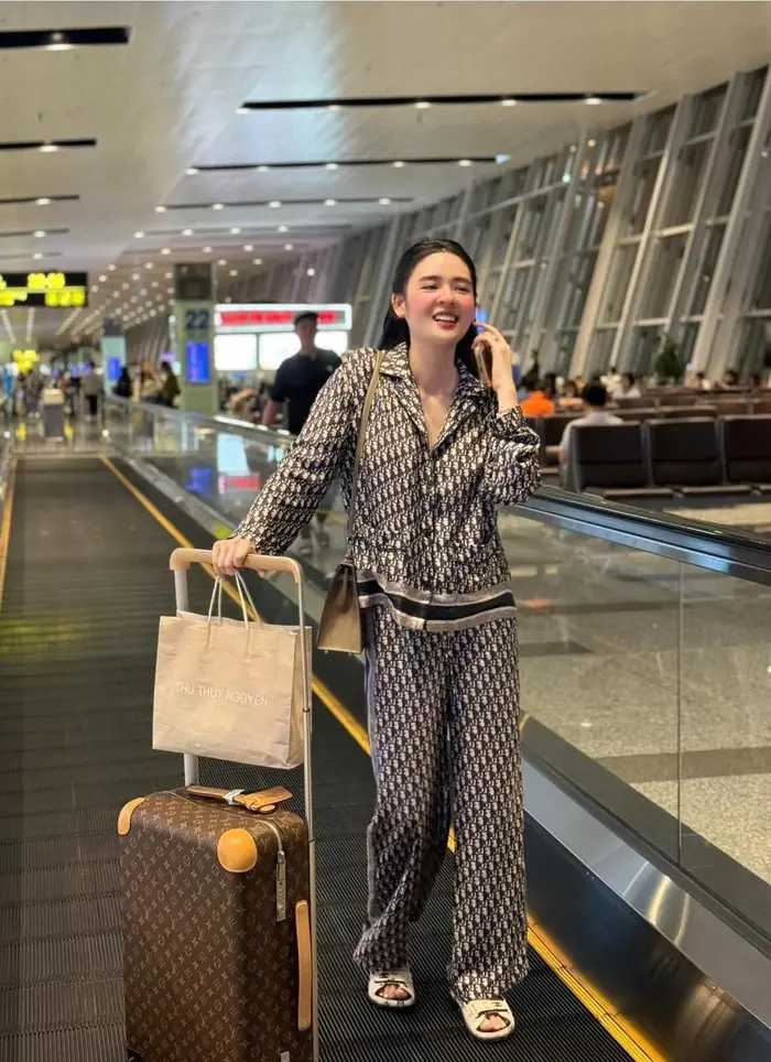 gái xinh mặc đồ ngủ