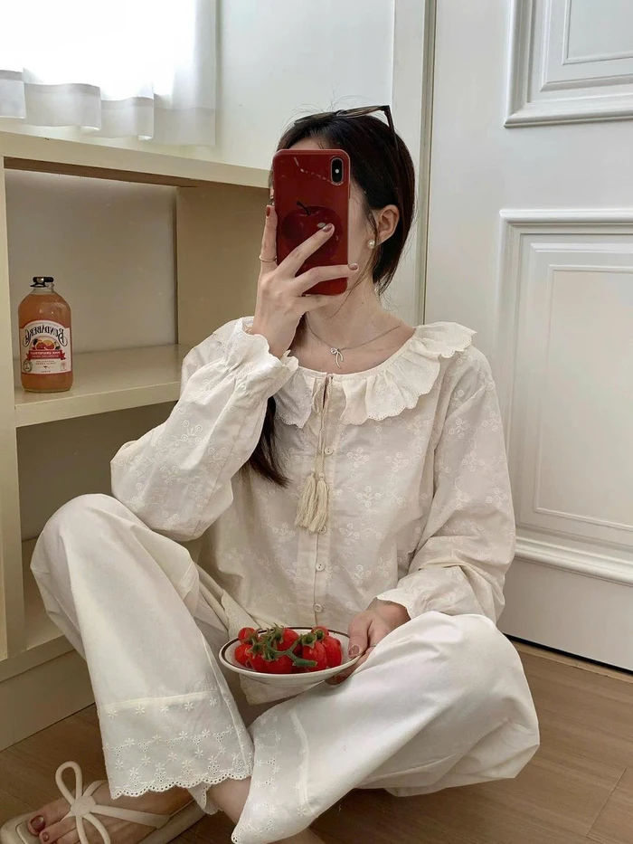 gái xinh mặc đồ ngủ che mặt