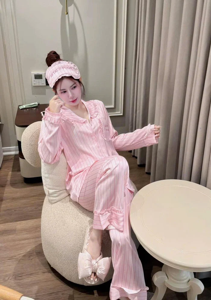 gái xinh mặc đồ ngủ hoongf