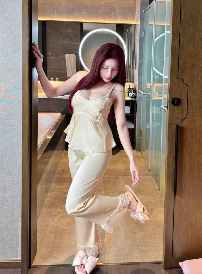 gái xinh mặc đồ ngủ xuyên thấu