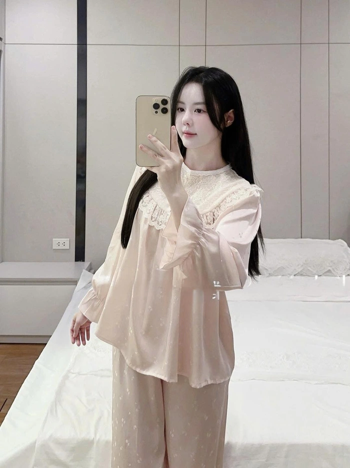 hình gái xinh mặc đồ ngủ