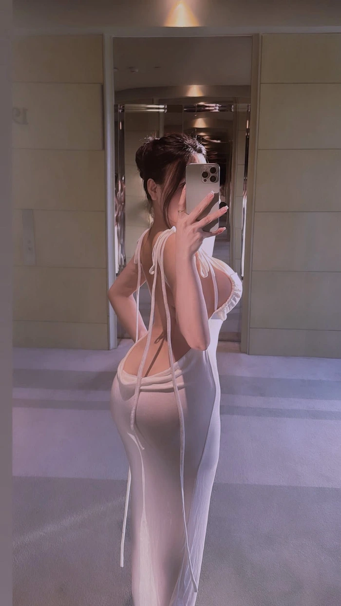 gái mặc bikini khoe mông