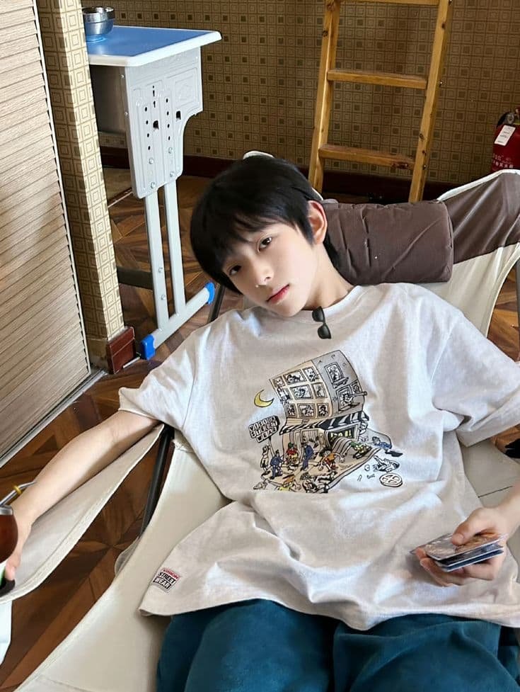 Cậu bé đẹp trai tuổi teen