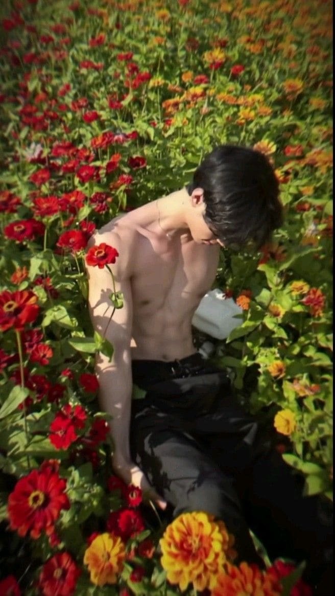 Ảnh trai đẹp che mặt bí