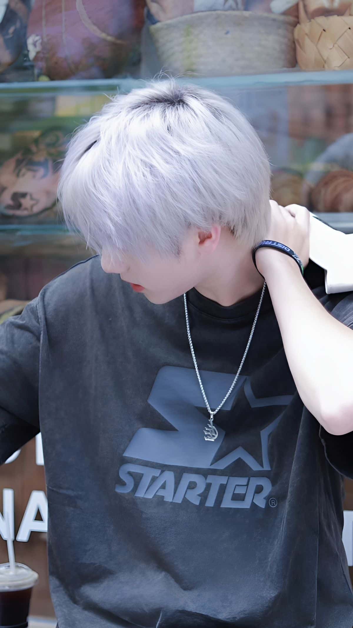 Ảnh trai đẹp tay che mặt