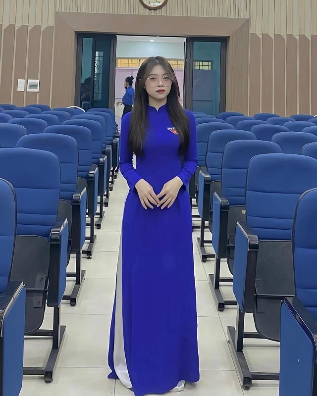 ảnh gái xinh mặc áo dài dịu