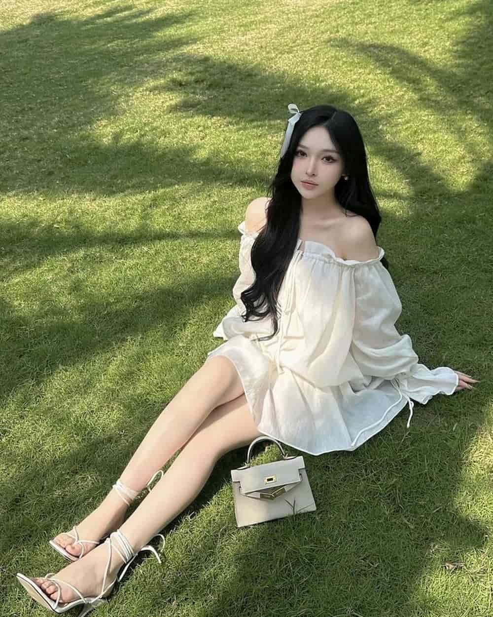 ảnh gái xinh mặc váy trắng nhẹ