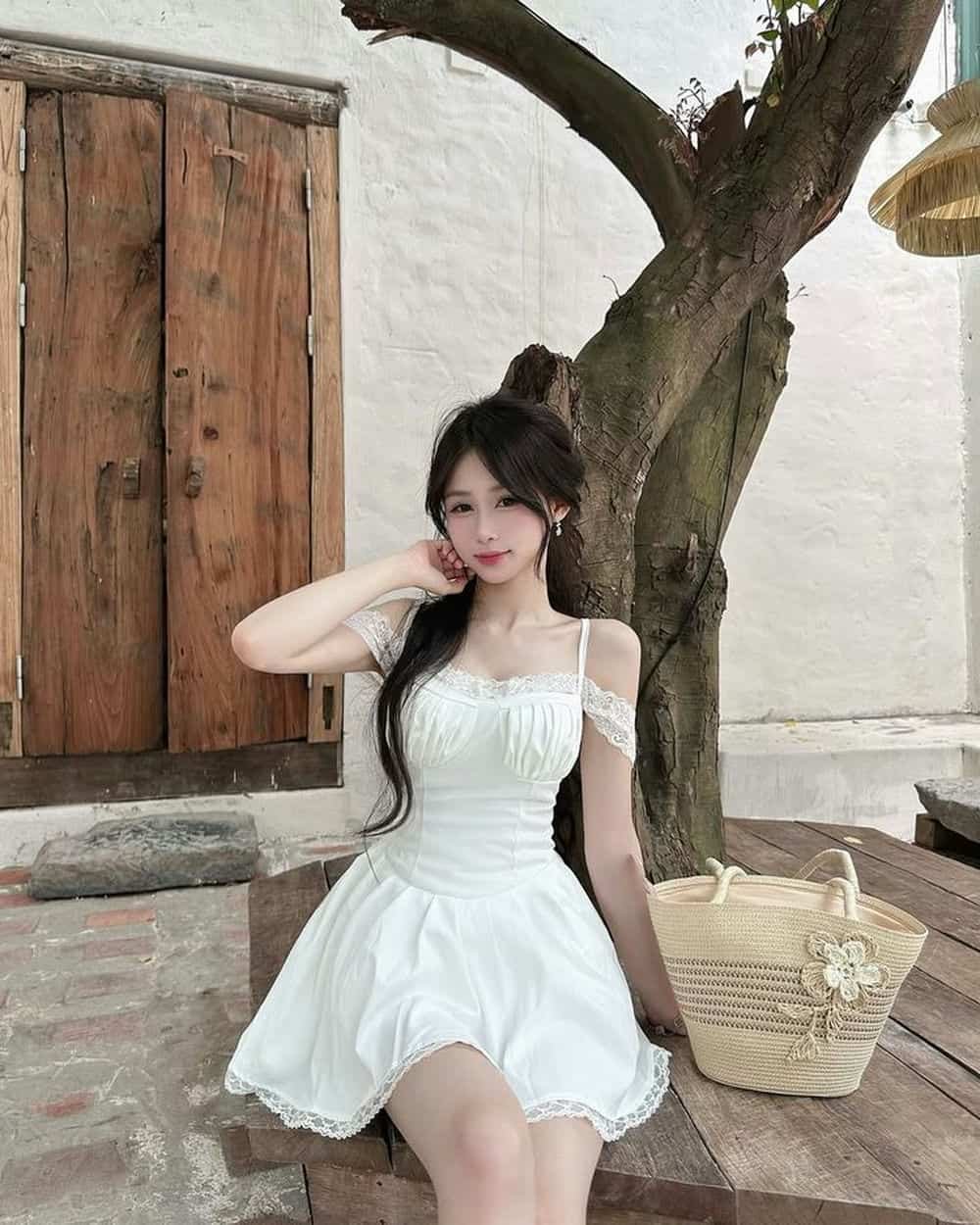 ảnh gái xinh mặc váy trắng nổi bật