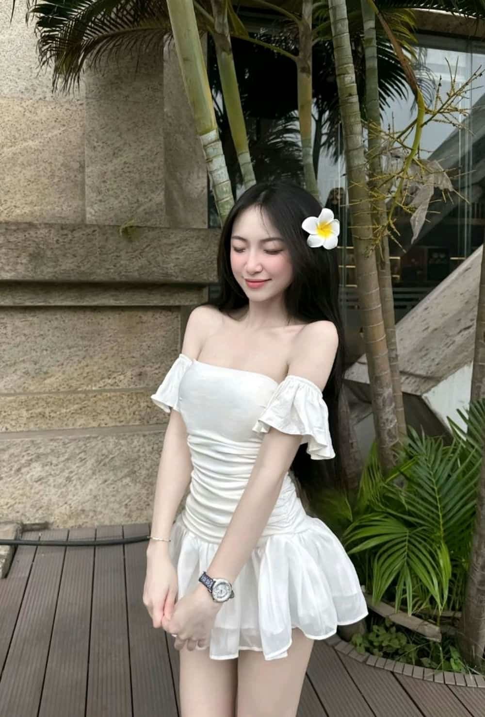 ảnh gái xinh mặc váy trắng trong