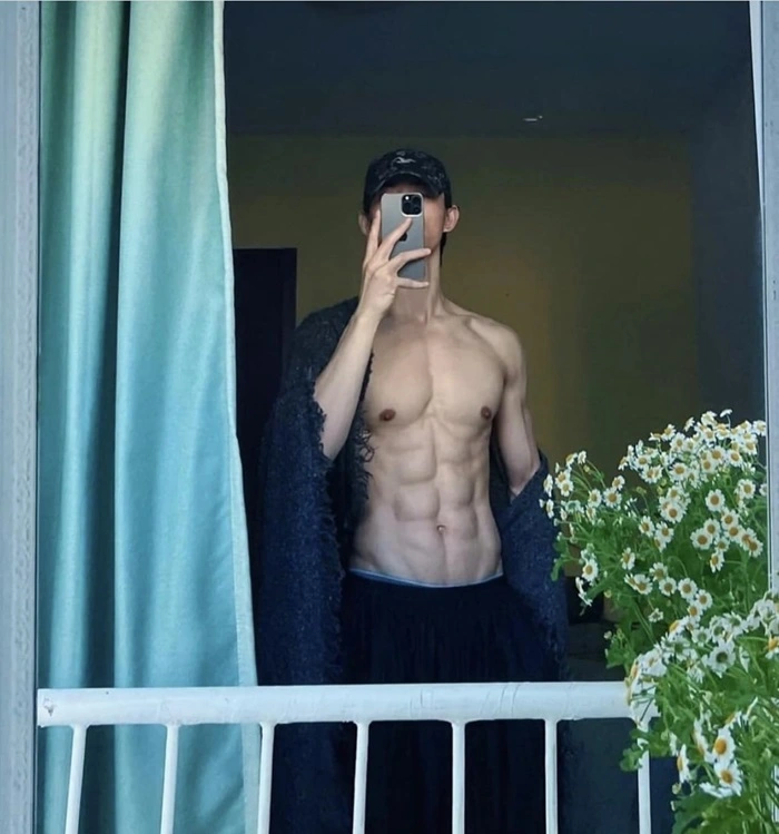 ảnh trai đẹp che mặt 8 múi