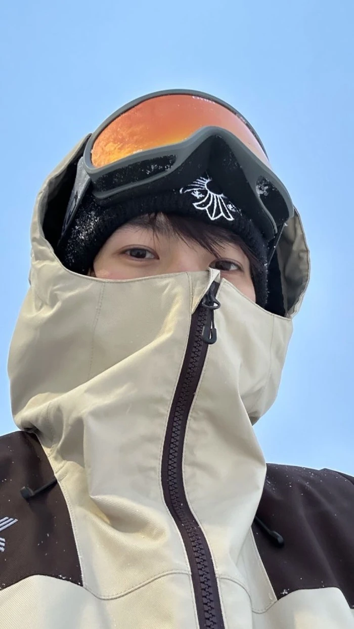 ảnh trai đẹp che mặt bằng áo