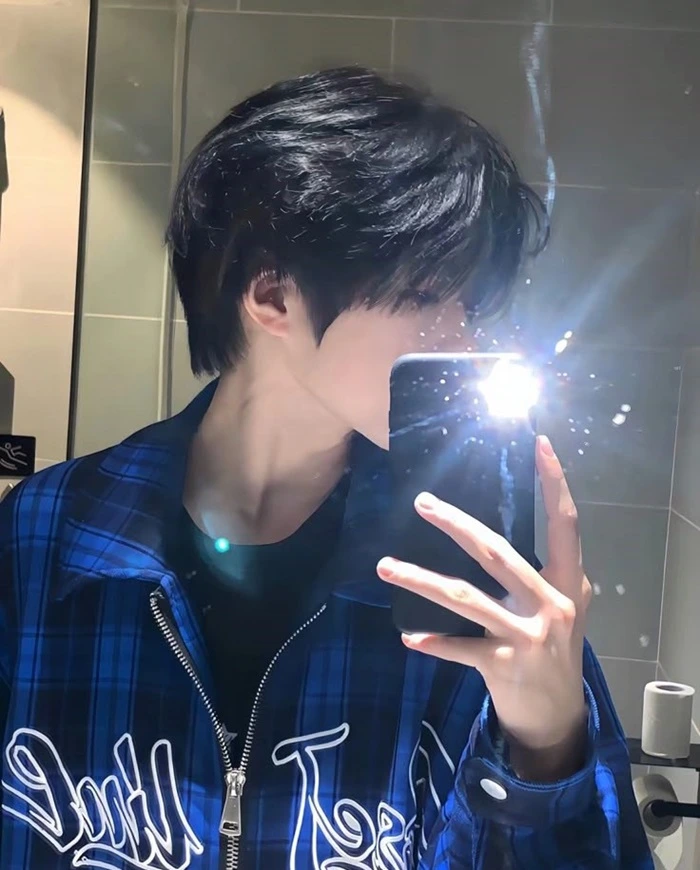 ảnh trai đẹp che mặt góc nghiêng