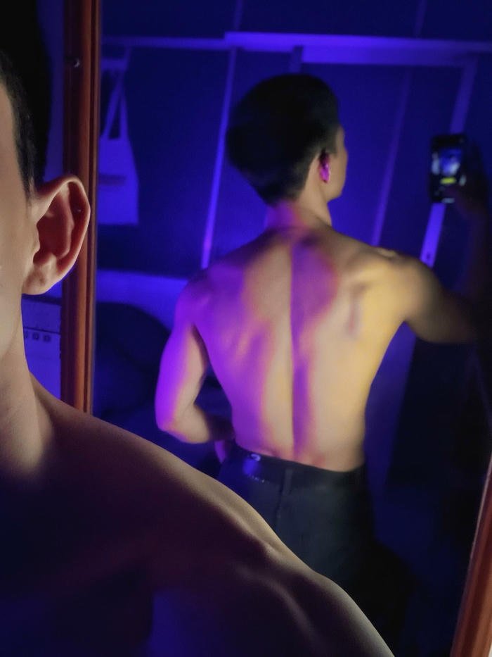 ảnh trai đẹp chụp nghiêng