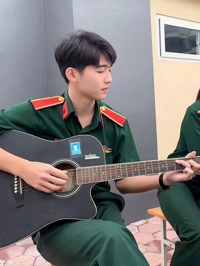 ảnh trai đẹp diễu binh rạng rỡ