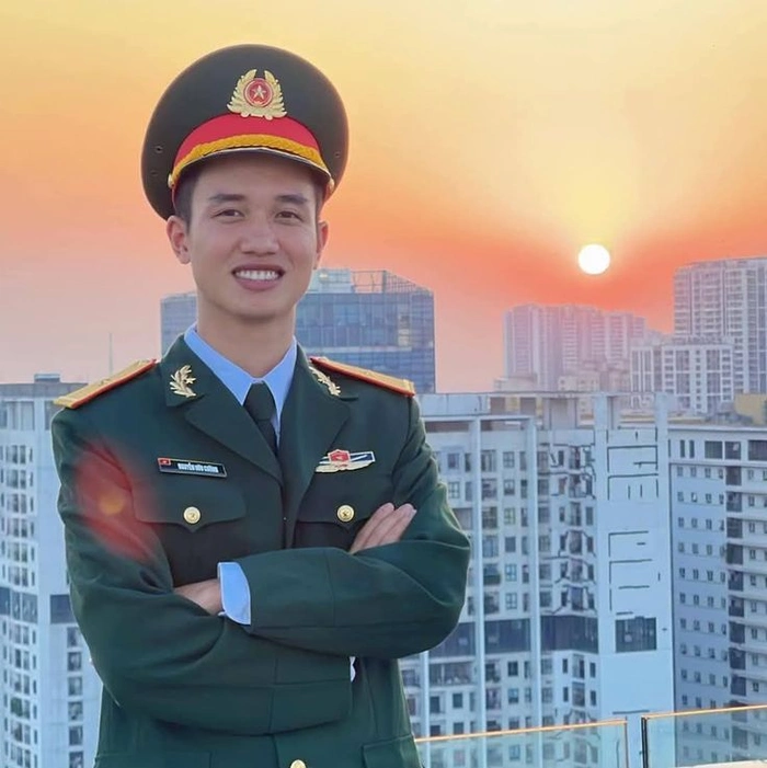 ảnh trai đẹp diễu binh tại quảng trường lớn