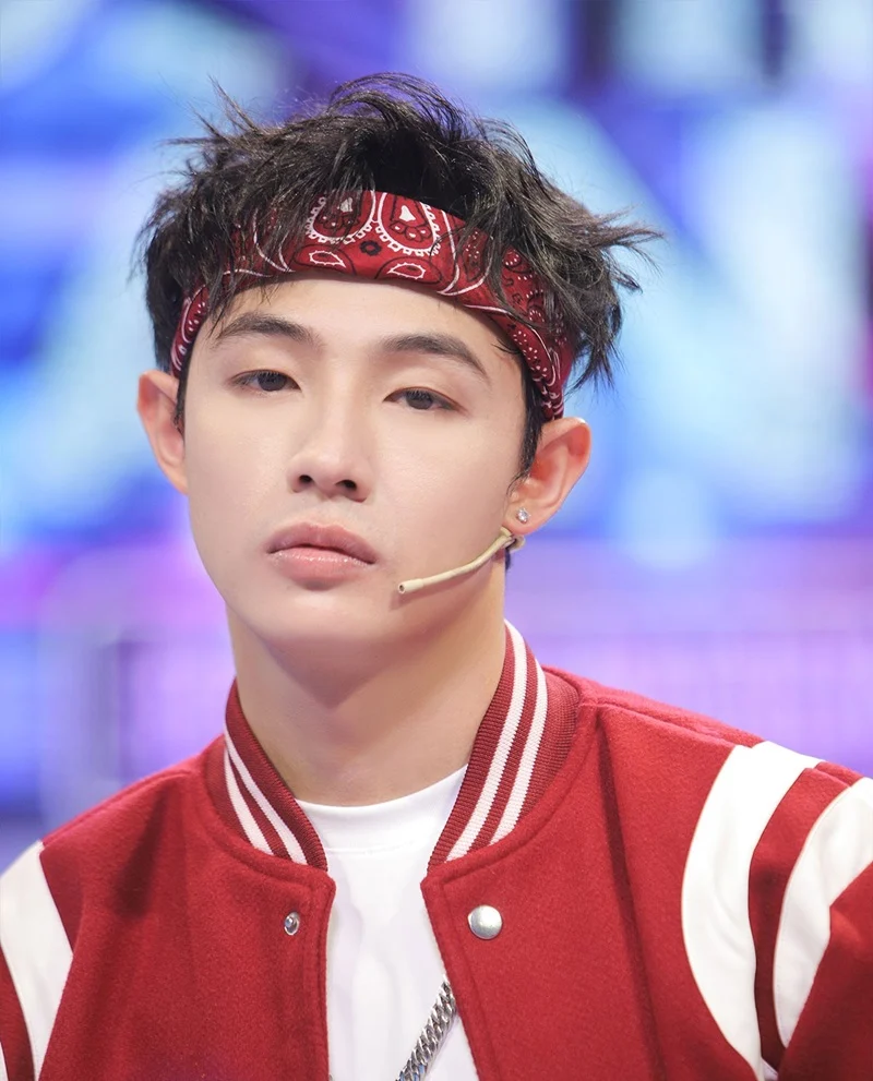 ảnh trai đẹp việt nam đeo khăn