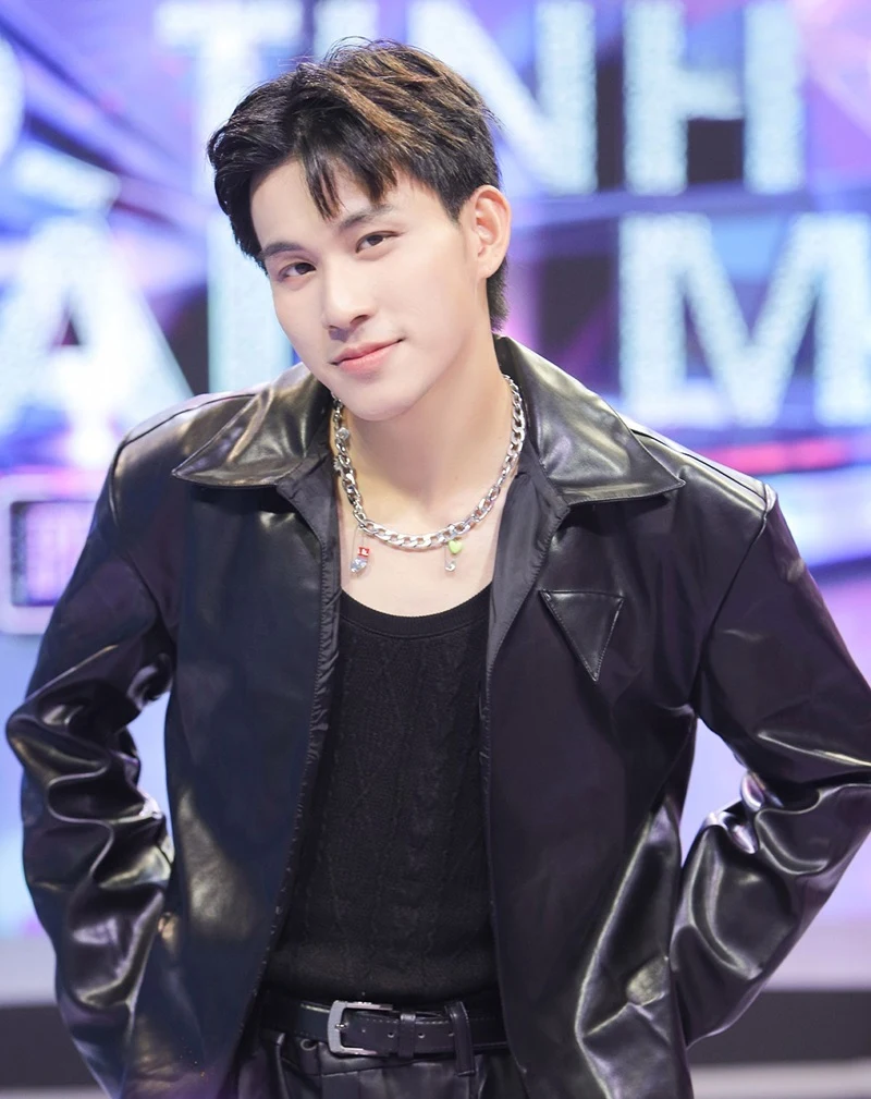 ảnh trai đẹp việt nam mặc áo đen