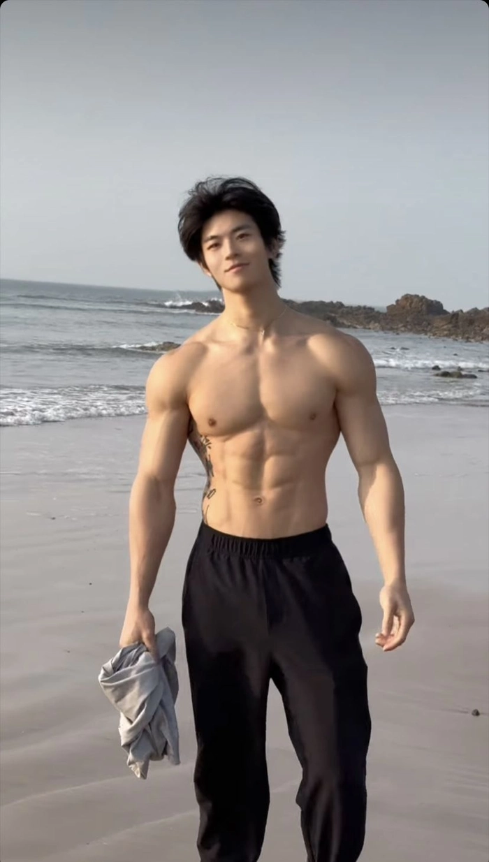 chàng trai cơ bắp