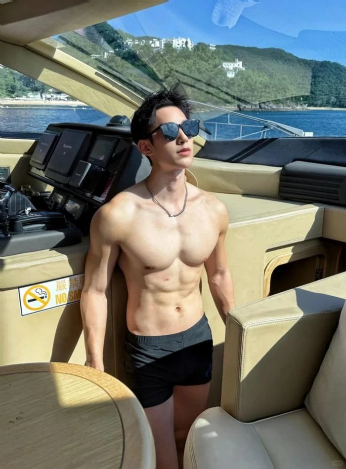 chàng trai mạnh mẽ