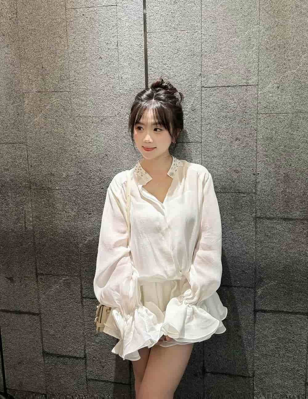 gái xinh 2k6 duyên dáng