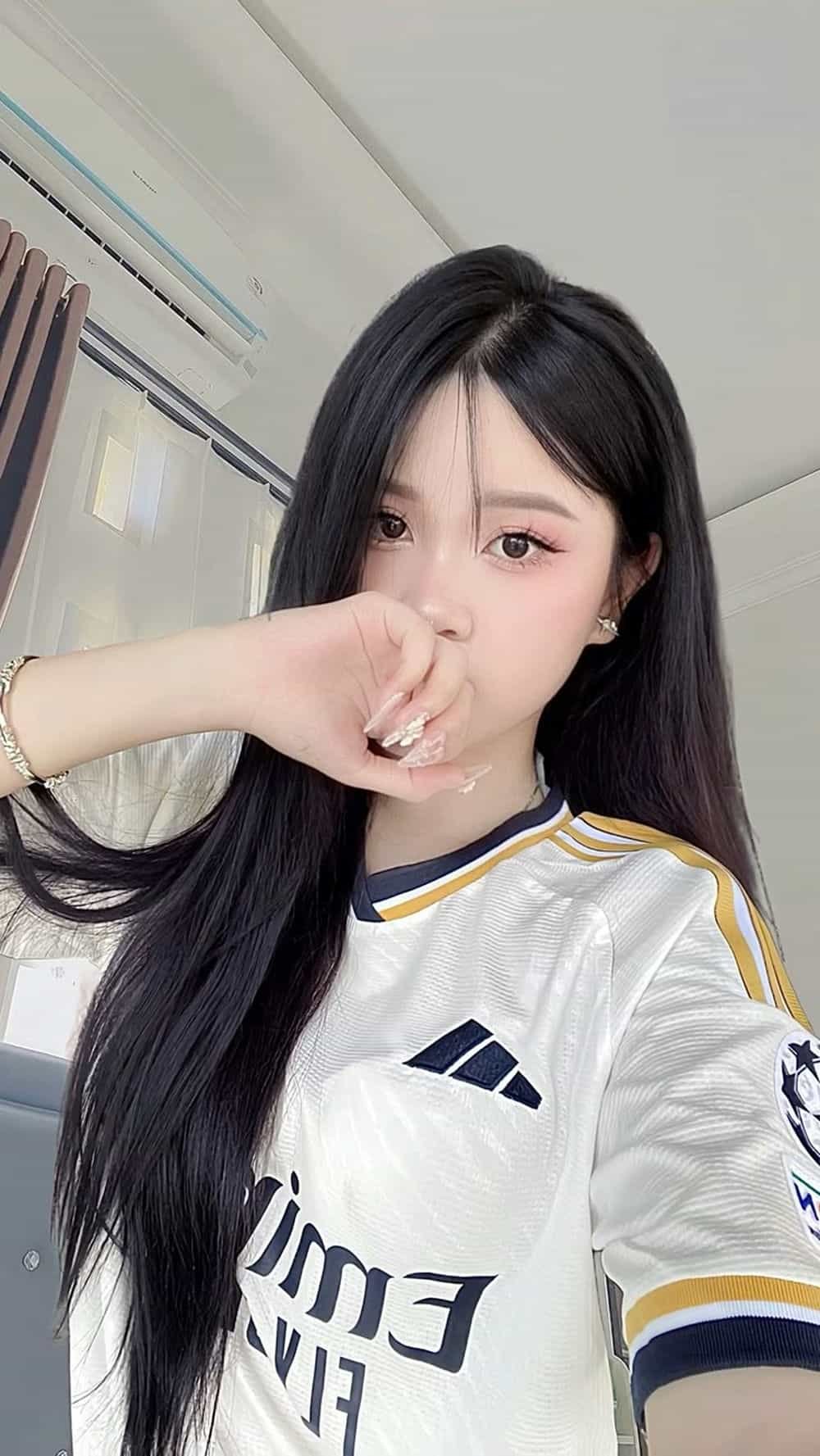 gái xinh 2k7 rạng rỡ