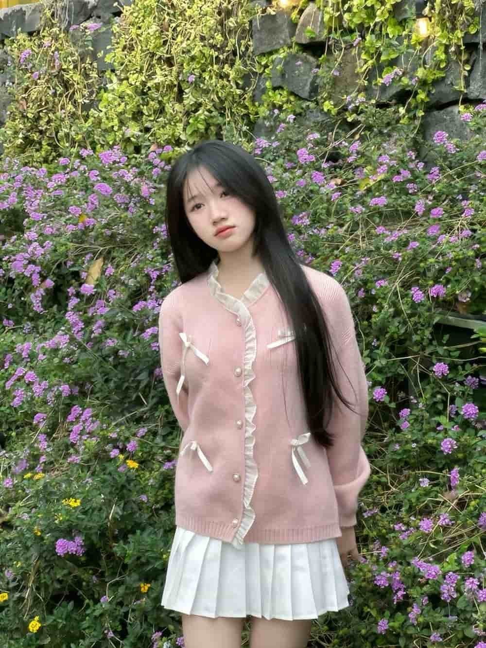 gái xinh 2k9 style đơn giản