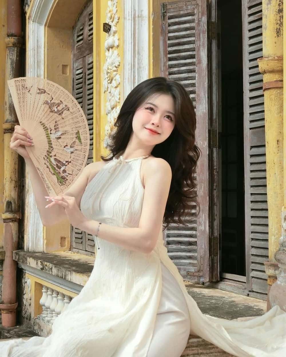 gái xinh cổ điển mặc yếm