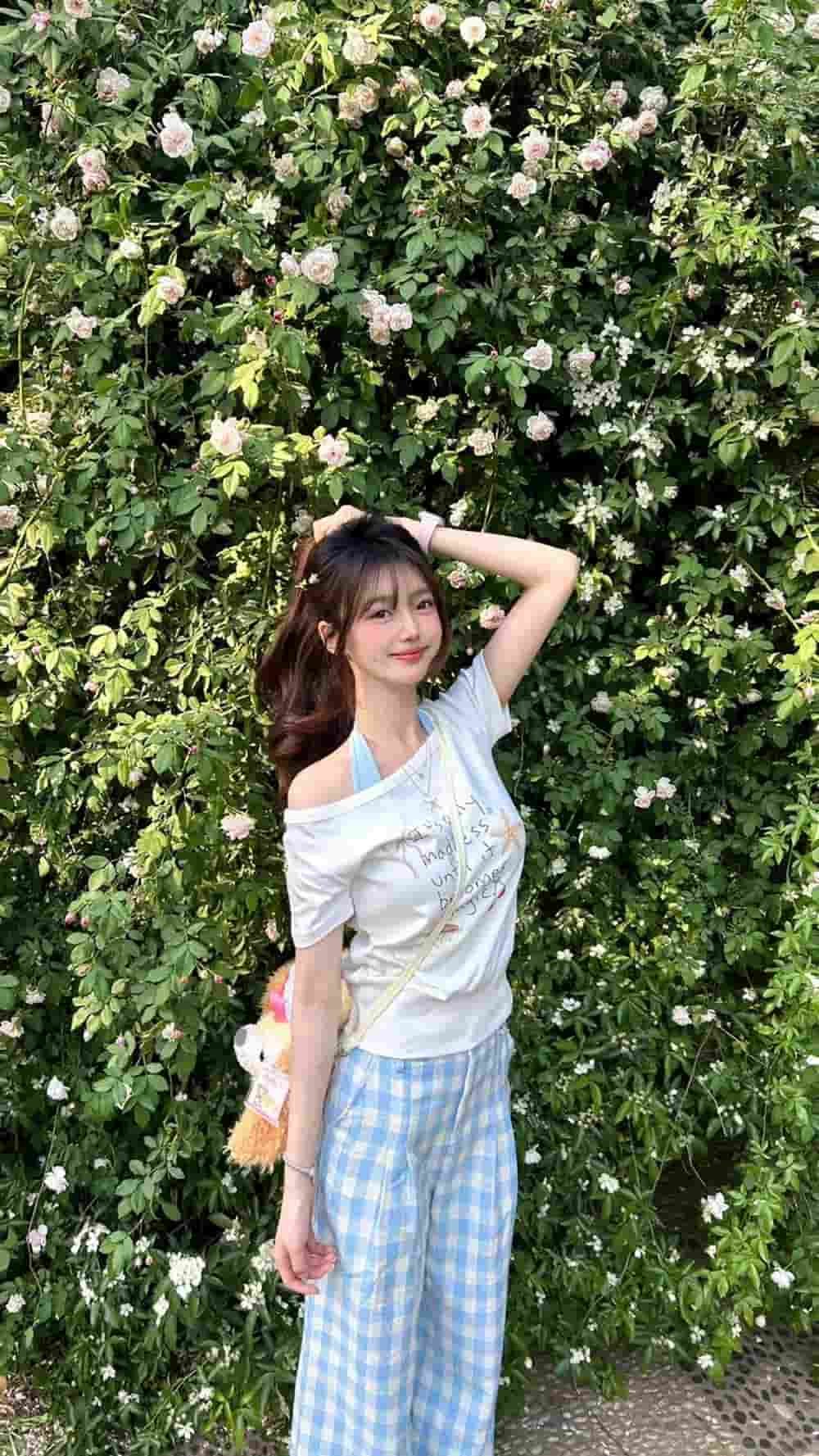 gái xinh cười tươi đáng yêu