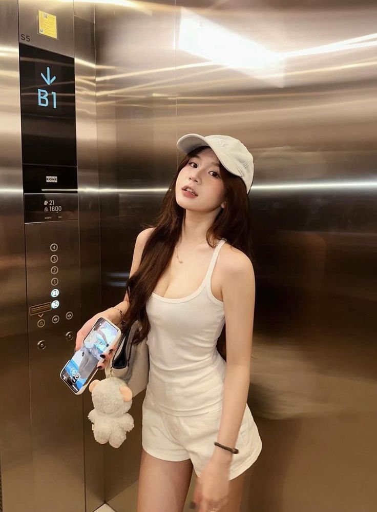 gái xinh cười tươi đầy sức