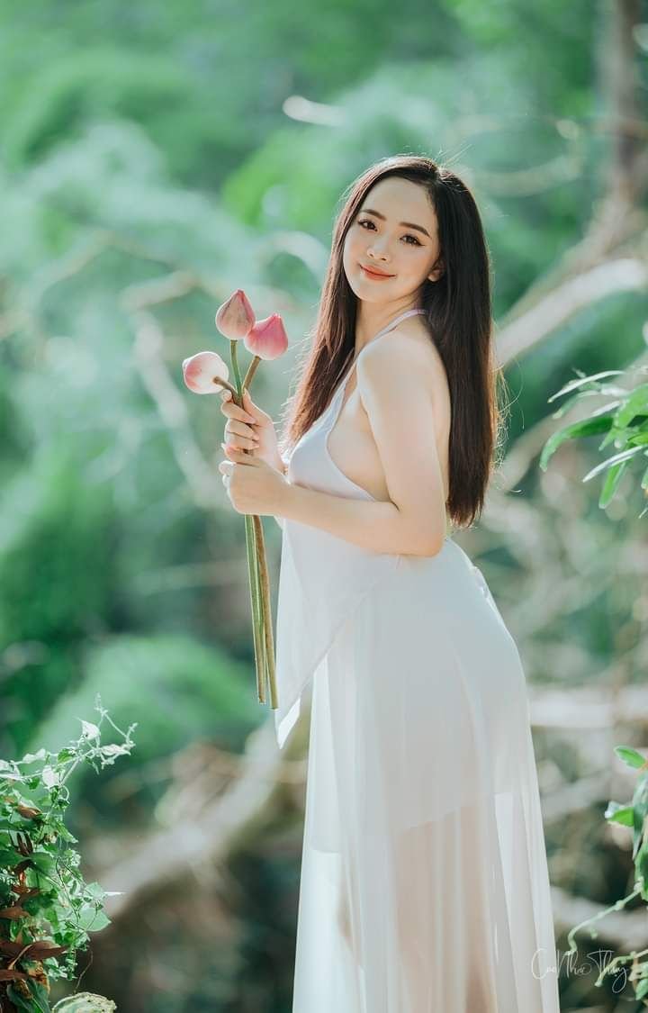 gái xinh đáng yêu mặc yếm