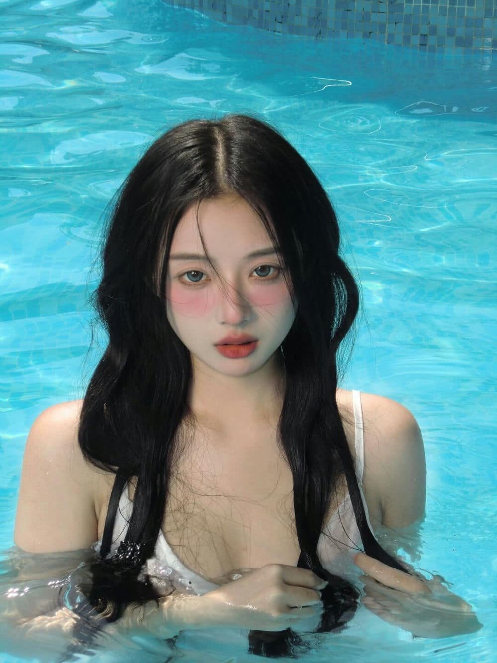 gái xinh đi bơi tươi tắn