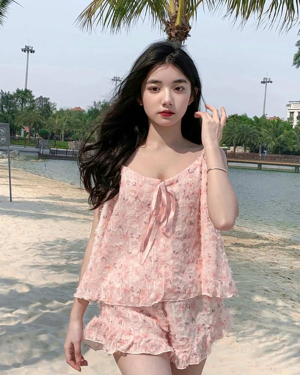 gái xinh mặc đồ ngủ tươi tắn